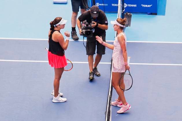September 27, 2023, Tokyo, Japan: (L to R) Kayla DAY (USA) refuses to shake hands with Veronika KUDERMENTOVA (RUS) after finishing their women s singles match during the Toray Pan Pacific Open Tennis Tournament 2023 at the Ariake Coliseum. The tournament is held from September 25 to October 1st. Kudermentova won 6-3, 6-3. Tokyo Japan - ZUMAm191 20230927_aap_m191_033 Copyright: xRodrigoxReyesxMarinx