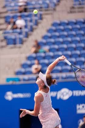 September 27, 2023, Tokyo, Japan: Veronika KUDERMENTOVA (RUS) serves against Kayla DAY (USA) during their women s singles match of the Toray Pan Pacific Open Tennis Tournament 2023 at the Ariake Coliseum. The tournament is held from September 25 to October 1st. Kudermentova won 6-3, 6-3. Tokyo Japan - ZUMAm191 20230927_aap_m191_036 Copyright: xRodrigoxReyesxMarinx