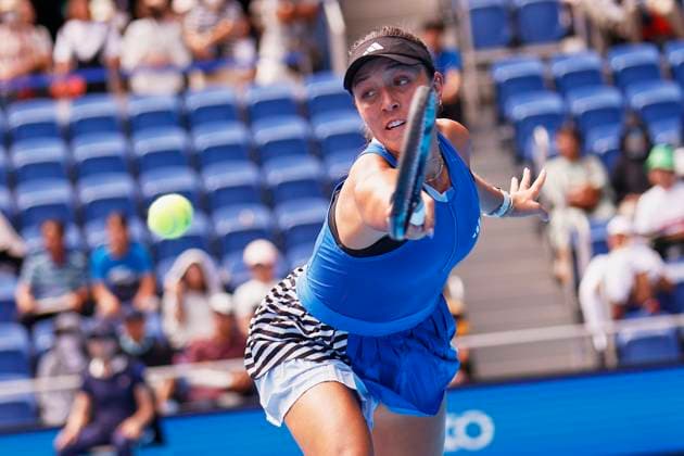 September 27, 2023, Tokyo, Japan: JESSICA PEGULA (USA) hits a return against C. Busca (ESP) during their women s singles match of the Toray Pan Pacific Open Tennis Tournament 2023 at the Ariake Coliseum. The tournament is held from September 25 to October 1st. Pegula won 6:1, 6:2. Tokyo Japan - ZUMAm191 20230927_aap_m191_001 Copyright: xRodrigoxReyesxMarinx