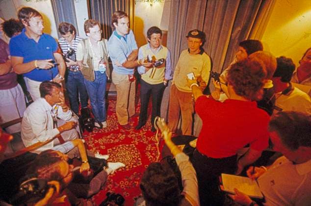 Pressekonferenz mit Wortführer Niki Lauda in der Mitte als Wortführer beim ersten Rennen der neuen Saison 82 dem Großen Preis on Südafrika 1982 in Kyalami *** Press conference with spokesman Niki Lauda in the middle as spokesman at the first race of the new season 82 the 1982 South African Grand Prix at Kyalami