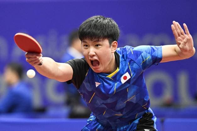 Sport Themen der Woche KW39 Sport Bilder des Tages Asian Games: Table tennis, Tischtennis Japan s Tomokazu Harimoto plays against Kazakhstan s Alan Kurmangaliyev in a second-round match of the table tennis men s singles at the Asian Games in Hangzhou, China, on Sept. 28, 2023.  A14AA0001941620P