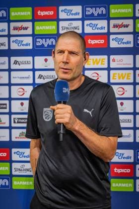1. Basketball Bundesliga, easyCredit BBL, Saison 2023 2024, Herren, Hauptrunde, 1. Spieltag, 28.09.2023, RASTA Vechta - Bamberg Baskets Oren Amiel (Headcoach Bamberg Baskets) Vechta RASTA Dome Niedersachsen Deutschland