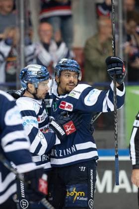 Sport Themen der Woche KW39 PENNY DEL 1 Iserlohn Roosters - Koelner Haie; Koeln, 28.09.2023 Colin Ugbekile (Iserlohn Roosters, 79); PENNY DEL 1 Iserlohn Roosters - Koelner Haie am 28.09.2023 in der Balver Zinn Arena in Koeln (Deutschland). *** PENNY DEL 1 Iserlohn Roosters Koelner Haie Koeln, 28 09 2023 Colin Ugbekile Iserlohn Roosters, 79 PENNY DEL 1 Iserlohn Roosters Koelner Haie on 28 09 2023 at Balver Zinn Arena in Koeln Germany Copyright: xBEAUTIFULxSPORTS AndreasxDickx