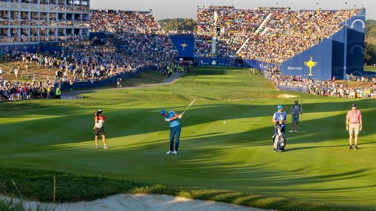 Sport Bilder des Tages Sport Bilder des Tages ROM 2023-09-29 Ryder Cup dag 1, Foursome Viktor Hovland Norge och Ludvig Aberg Sverige spelade tillsammans i Foursome pa fredagen pa Marco Simone Golf & Country Club i Rom. Här slar Ludvig sitt första slag under Ryder Cup inspelet pa det första halet. Foto Christer Höglund TT kod 40750 Rom Italien GOLF x40750x