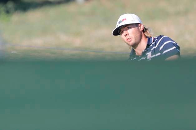29th September 2023; Marco Simone Golf and Country Club, Guidonia Montecelio, Rome, Italy; The 44th Ryder Cup Matches , Europe versus USA, Day 1; Sam Burns plays up the front apron of the green  ActionPlus12558548 NaFoto