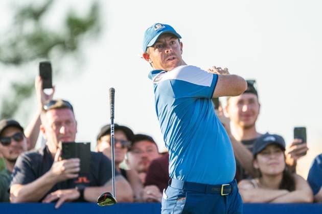 230929 Rory McIlroy of Team Europe drops his club as he tees off in a fourball match during day one of the Ryder Cup on September 29, 2023 in Rome. Photo: Mathias Bergeld BILDBYRAN kod MB MB0736 golf ryder cup day 1 bbeng fourball fyrboll Copyright: MATHIASxBERGELD BB230929MB143