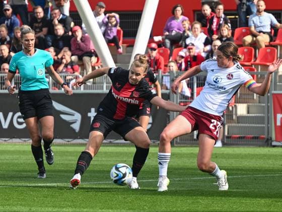 Nikola Karczewska (Bayer 04 Leverkusen, 09) erzielt das Tor zum 1:0. Lara Schmidt (1. FC Nuernberg, 27) kommt den beruehmten Schritt zu spaet. Bayer 04 Leverkusen vs. 1. FC Nuernberg, Fussball, Google Pixel Frauen-Bundesliga, 02. Spieltag, Saison 2023 2024, 30.09.2023 DFL REGULATIONS PROHIBIT ANY USE OF PHOTOGRAPHS AS IMAGE SEQUENCES AND OR QUASI-VIDEO Bayer 04 Leverkusen vs. 1. FC Nuernberg, Fussball, Google Pixel Frauen-Bundesliga, 02. Spieltag, Saison 2023 2024, 30.09.2023 Leverkusen Copyright: xEibner-Pressefoto ThomasxHaeslerx EP_THR