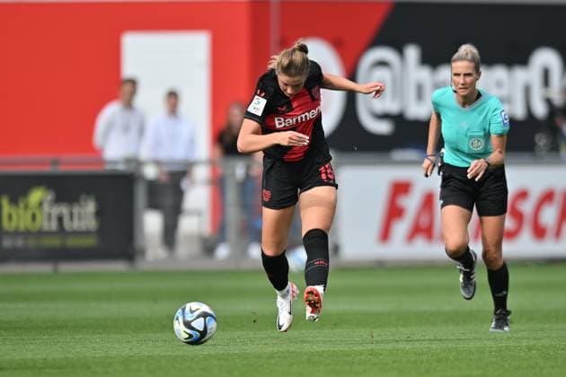 Karolina Lea Vilhjamsdottir (B04, 18) Torschuss, 30.09.2023, Leverkusen (Deutschland), Fussball,google Pixel Frauenbundesliga - bayer 04 Leverkusen - 1.FC Nürnberg, DFB DFL REGULATIONS PROHIBIT ANY USE OF PHOTOGRAPHS AS IMAGE SEQUENCES AND OR QUASI-VIDEO.