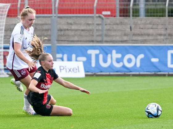 Madeleine Steck (1. FC Nuernberg, 28) bringt Janou Levels (Bayer 04 Leverkusen, 05) zu Fall. Bayer 04 Leverkusen vs. 1. FC Nuernberg, Fussball, Google Pixel Frauen-Bundesliga, 02. Spieltag, Saison 2023 2024, 30.09.2023 DFL REGULATIONS PROHIBIT ANY USE OF PHOTOGRAPHS AS IMAGE SEQUENCES AND OR QUASI-VIDEO Bayer 04 Leverkusen vs. 1. FC Nuernberg, Fussball, Google Pixel Frauen-Bundesliga, 02. Spieltag, Saison 2023 2024, 30.09.2023 Leverkusen Copyright: xEibner-Pressefoto ThomasxHaeslerx EP_THR