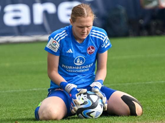 Nach dem Tor zum 5:0 kauert Kristin Krammer (1. FC Nuernberg, 25) niedergeschlagen am Boden. Bayer 04 Leverkusen vs. 1. FC Nuernberg, Fussball, Google Pixel Frauen-Bundesliga, 02. Spieltag, Saison 2023 2024, 30.09.2023 DFL REGULATIONS PROHIBIT ANY USE OF PHOTOGRAPHS AS IMAGE SEQUENCES AND OR QUASI-VIDEO Bayer 04 Leverkusen vs. 1. FC Nuernberg, Fussball, Google Pixel Frauen-Bundesliga, 02. Spieltag, Saison 2023 2024, 30.09.2023 Leverkusen Copyright: xEibner-Pressefoto ThomasxHaeslerx EP_THR