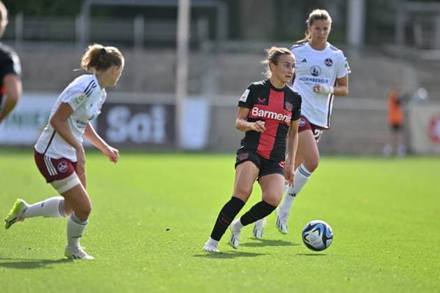 Lara Marti (B04, 30) in der Offensive, 30.09.2023, Leverkusen (Deutschland), Fussball,google Pixel Frauenbundesliga - bayer 04 Leverkusen - 1.FC Nürnberg, DFB DFL REGULATIONS PROHIBIT ANY USE OF PHOTOGRAPHS AS IMAGE SEQUENCES AND OR QUASI-VIDEO.