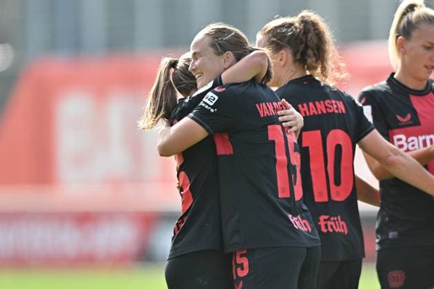 Jubel, Freuen, celebrate, happy, cheer , Goal Celebration Janou Levels (B04 , 5) mit Torschützin Eva van Deursen (B04, 15), 30.09.2023, Leverkusen (Deutschland), Fussball,google Pixel Frauenbundesliga - bayer 04 Leverkusen - 1.FC Nürnberg, DFB DFL REGULATIONS PROHIBIT ANY USE OF PHOTOGRAPHS AS IMAGE SEQUENCES AND OR QUASI-VIDEO.