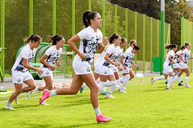 30.09.2023, Zurich, Heerenschürli, Women s Super League: FC Zürich - FC St.Gallen 1879, 19 Leela Egli (Zürich) 15 Marion Rey (Zürich) 17 Seraina Piubel (Zürich) Zurich Heerenschürli Zurich Switzerland Copyright: xJustPictures.ch MarcioxMachadox