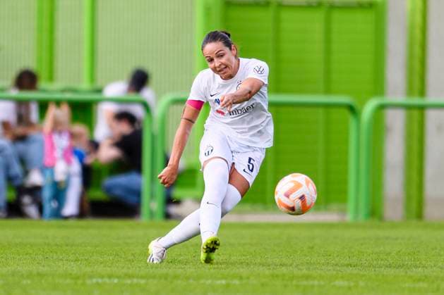 30.09.2023, Zurich, Heerenschürli, Women s Super League: FC Zürich - FC St.Gallen 1879, 5 Vanessa Bernauer (Zürich) Zurich Heerenschürli Zurich Switzerland *** 30 09 2023, Zurich, Heerenschürli, Women s Super League FC Zurich FC St Gallen 1879, 5 Vanessa Bernauer Zurich Zurich Heerenschürli Zurich Switzerland  Copyright: xJustPictures.ch MarcioxMachadox
