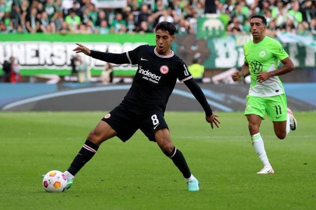 30.09.2023, xgox, Fussball 1.Bundesliga, VfL Wolfsburg - Eintracht Frankfurt emspor, v.l. Fares Chaibi of Eintracht Frankfurt (DFL DFB REGULATIONS PROHIBIT ANY USE OF PHOTOGRAPHS as IMAGE SEQUENCES and or QUASI-VIDEO) Wolfsburg *** 30 09 2023, xgox, football 1 Bundesliga, VfL Wolfsburg Eintracht Frankfurt emspor, v l Fares Chaibi of Eintracht Frankfurt DFL DFB REGULATIONS PROHIBIT ANY USE OF PHOTOGRAPHS as IMAGE SEQUENCES and or QUASI VIDEO Wolfsburg