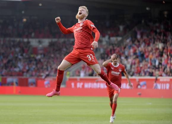 Sport Themen der Woche KW39 Sport Bilder des Tages 30.09.2023, xemx, Fussball 1.Bundesliga, 1.FC Heidenheim - 1.FC Union Berlin emspor, v.l. an-Niklas Beste (1.FC Heidenheim) Jubel, Torjubel, celebrate the goal, jubelt ueber das Tor zum 1:0 (DFL DFB REGULATIONS PROHIBIT ANY USE OF PHOTOGRAPHS as IMAGE SEQUENCES and or QUASI-VIDEO) Heidenheim *** 30 09 2023, xemx, football 1 Bundesliga, 1 FC Heidenheim 1 FC Union Berlin emspor, v l an Niklas Beste 1 FC Heidenheim Jubel, Torjubel, celebrate the goal, jubels over the goal to 1 0 DFL DFB REGULATIONS PROHIBIT ANY USE OF PHOTOGRAPHS as IMAGE SEQUENCES and or QUASI VIDEO Heidenheim