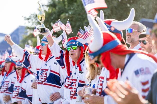 230930 Fans of Team USA watch a foursome match during day 2 of the Ryder Cup on September 30, 2023 in Rome. Photo: Mathias Bergeld BILDBYRAN kod MB MB0737 golf ryder cup day 2 bbeng foursome publik Copyright: MATHIASxBERGELD BB230930MB056