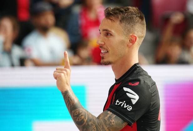 Alejandro Grimaldo (20, Leverkusen) erzielt das 2:0 für Leverkusen, 30.09.2023, Fußball, 1. Bundesliga, 1. FSV Mainz 05 - Bayer 04 Leverkusen, 6. Spieltag, Saison 2023 24, MEWA Arena, Mainz, Deutschland, zmdz, ** DFB & DFL regulations prohibit any use of photographs as image sequences and or quasi-video. ** 1. FSV Mainz 05 - Bayer 04 Leverkusen