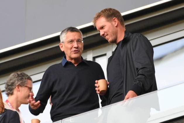 Sport Themen der Woche KW39 Sport Bilder des Tages Herbert Hainer (Praesident, Aufsichtsratsvorsitzender FC Bayern Muenchen) li. und Julian Nagelsmann (Bundestrainer, Deutschland) re. RB Leipzig vs. FC Bayern Muenchen, Fussball, 1. Bundesliga, 6. Spieltag, Saison 2023 2024, 30.09.2023 DFB DFL REGULATIONS PROHIBIT ANY USE OF PHOTOGRAPHS AS IMAGE SEQUENCES AND OR QUASI-VIDEO RB Leipzig vs. FC Bayern Muenchen, Fussball, 1. Bundesliga, 6. Spieltag, Saison 2023 2024, 30.09.2023 Leipzig *** Herbert Hainer President, Chairman of the Supervisory Board FC Bayern Muenchen li and Julian Nagelsmann National Coach, Germany re RB Leipzig vs FC Bayern Muenchen, Football, 1 Bundesliga, 6 Matchday, Season 2023 2024, 30 09 2023 DFB DFL REGULATIONS PROHIBIT ANY USE OF PHOTOGRAPHS AS IMAGE SEQUENCES AND OR QUASI VIDEO RB Leipzig vs FC Bayern Muenchen, Football, 1 Bundesliga, 6 Matchday, Season 2023 2024, 30 09 2023 Leipzig Copyright: xEibner-Pressefoto BertxHarzerx EP_BHR