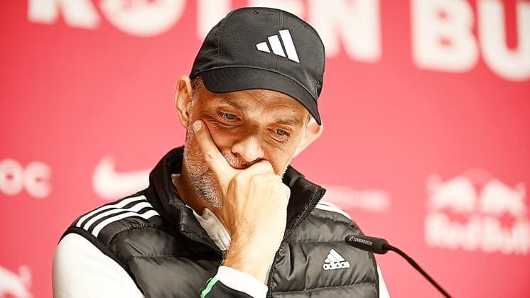 Sport Themen der Woche KW39 Sport Bilder des Tages Fußball 1. Bundesliga, Saison 2023 2024, 6. Spieltag RB Leipzig vs. FC Bayern München (30.09.2023) 2:2 (2:0) Thomas Tuchel (Trainer FC Bayern Muenchen) bei der Pressekonferenz nach dem Spiel RB Leipzig gegen Bayern München (20.01.2023) Leipzig Sachsen Deutschland Red Bull Arena *** Soccer 1 Bundesliga, 2023 2024 season, matchday 6 RB Leipzig vs FC Bayern Munich 30 09 2023 2 2 2 0 Thomas Tuchel coach FC Bayern Muenchen at the press conference after the match RB Leipzig vs Bayern Munich 20 01 2023 Leipzig Saxony Germany Red Bull Arena