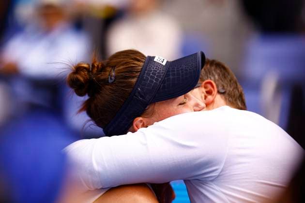 October 1, 2023, Tokyo, Japan: Veronika KUDERMETOVA s husband the former player Sergei Demekhine congratulates her after winning the Singles Final match against Jessica PEGULA (USA) during the Toray Pan Pacific Open Tennis Tournament 2023 at the Ariake Coliseum. The tournament is held from September 25 to October 1st. KUDERMENTOVA won 7-5, 6-1. Tokyo Japan - ZUMAm191 20231001_aap_m191_023 Copyright: xRodrigoxReyesxMarinx