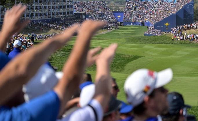 October 1, 2023, Rome: Spectators attend the Single matches on the last day of the 2023 Ryder Cup golf tournament at Marco Simone Golf Club in Guidonia, near Rome, Italy, 1st October 2023. The 44th Ryder Cup matches between the US and Europe will be held in Italy from 29 September to 01 October 2023. ANSA ETTORE FERRARI 2023 Ryder Cup golf tournament - Single matches  - ZUMAa110 20231001_zaf_a110_001 Copyright: xEttrorexFerrarix