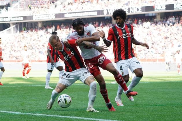 Melvin Bard (OGC Nice) - Mahdi Camara (Brest) FOOTBALL : OGC Nice vs Brest - Ligue 1 Uber Eats - Nice - 01 10 2023 NorbertScanella Panoramic 