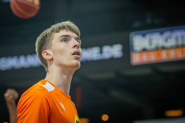 1. Basketball Bundesliga, easyCredit BBL, Saison 2023 2024, Herren, Hauptrunde, 2. Spieltag, 01.10.2023, RASTA Vechta - Telekom Baskets Bonn Johann Grünloh ( 17 - RASTA Vechta) vor der Partie Vechta RASTA Dome Niedersachsen Deutschland