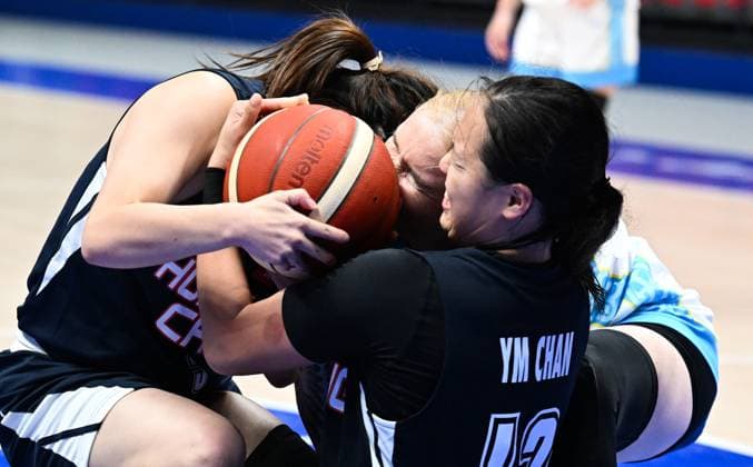 Sport Themen der Woche KW39 Sport Bilder des Tages (231001) -- SHAOXING, Oct. 1, 2023 -- Athletes compete during the Women s Preliminary Round Group match of Basketball between China s Hong Kong and Kazakhstan at the 19th Asian Games in Shaoxing, east China s Zhejiang Province, Oct. 1, 2023. ) (SP)CHINA-SHAOXING-ASIAN GAMES-BASKETBALL(CN) YangxGuanyu 