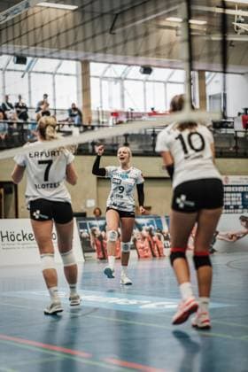 Volleyball Frauen Saison 2023 2024 2. Bundesliga Frauen Pro - powered by SnowTrex ETV Hamburg vs. Schwarz-Weiß Erfurt 01.10.2023 Antonia Greskamp ( 9, Schwarz-Weiß Erfurt) jubelt Hamburg Sporthalle Hoheluft Hamburg Deutschland
