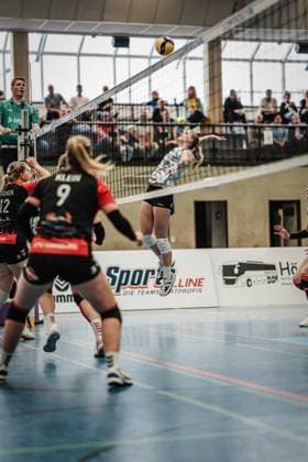 Volleyball Frauen Saison 2023 2024 2. Bundesliga Frauen Pro - powered by SnowTrex ETV Hamburg vs. Schwarz-Weiß Erfurt 01.10.2023 Ashlyn Maye Blotzer ( 7, Schwarz-Weiß Erfurt) beim Angriff Hamburg Sporthalle Hoheluft Hamburg Deutschland