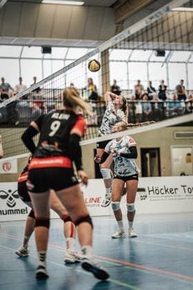 Volleyball Frauen Saison 2023 2024 2. Bundesliga Frauen Pro - powered by SnowTrex ETV Hamburg vs. Schwarz-Weiß Erfurt 01.10.2023 Ashlyn Maye Blotzer ( 7, Schwarz-Weiß Erfurt) beim Angriff Hamburg Sporthalle Hoheluft Hamburg Deutschland