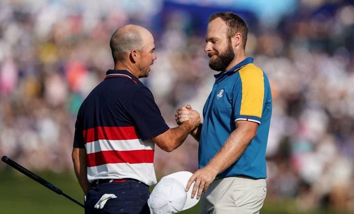 2023 Ryder Cup, Marco Simone Golf and Country Club, Rome, Italy 1 10 2023 Brian Harman congratulates Tyrrell Hatton after his victory in their singles match Brian Harman congratulates Tyrrell Hatton after his victory in their singles match 1 10 2023  Copyright: x INPHO MatteoxCiambellix DSC08328