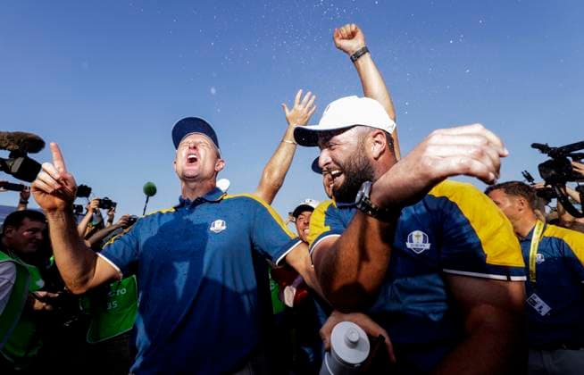 2023 Ryder Cup, Marco Simone Golf and Country Club, Rome, Italy 1 10 2023 Justin Rose and Jon Rahm celebrate victory Justin Rose and Jon Rahm celebrate victory 1 10 2023  Copyright: x INPHO MatteoxCiambellix _MGL5056