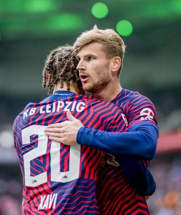 Leipzigs Timo Werner jubelt nach seinem Treffer zum 1:0 mit Xavi Simons. Fussball 1. Bundesliga, 5. Spieltag: Borussia Moenchengladbach - RB Leipzig 0:1. 23. September 2023: Moenchengladbach, Borussia Park. Borussia Moenchengladbach - RB Leipzig 0:1