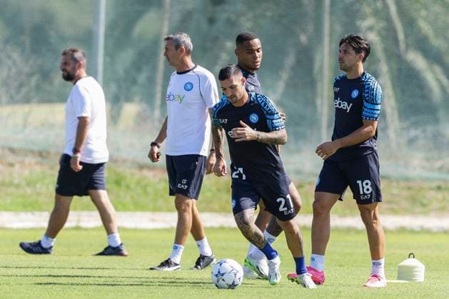 Italy: training session SSC Napoli SSC Napoli s Italian forward Matteo Politano controls the ball during training ahead of the UEFA Champions League match against Real Madrid at the Konami Center on 02 October 2023, in Castel Volturno, Italy. ABPH9325 Copyright: xAntonioxBalascox