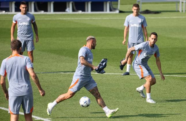 October 2, 2023, MILAN, ITALY: Fc Inter™s players perform during the training session in Suning Sporting Center, northern Italy, 2 October 2023. Inter will face Benfica in a UEFA Champions League group D stage soccer match on 3 October. .ANSA MATTEO BAZZI Soccer: Champions League; Fc Inter vs Benfica  - ZUMAa110 20231002_zaf_a110_025 Copyright: xMatteoxBazzix