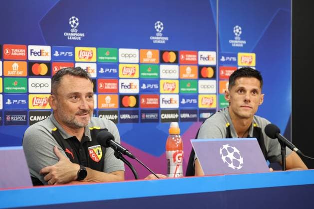 Franck HAISE (entraineur RC Lens) et Florian SOTOCA (RC Lens) lors de la confÃ rence de presse d avant-match de Ligue des Champions entre le RC Lens et Arsenal, stade Bollaert-Delelis, le 2 octobre 2023 FOOTBALL : RC LENS vs ARSENAL - LIGUE DES CHAMPIONS - CONFERENCE PRESSE AVANT-MATCH - 02 10 2023 LaurentSanson Panoramic 