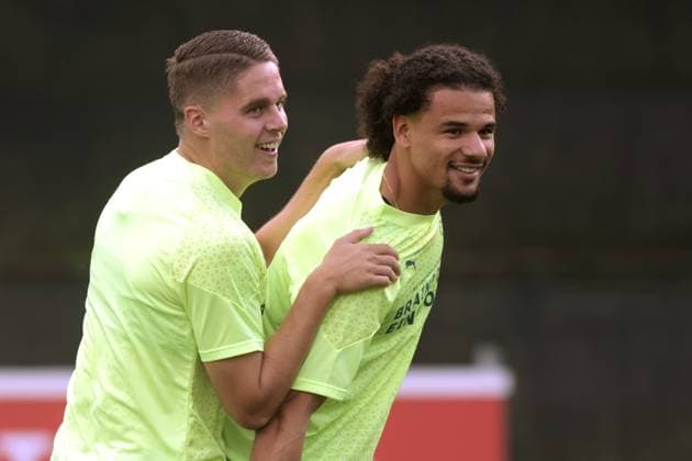 EINDHOVEN - (l-r) Joey Veerman of PSV Eindhoven, Andre Ramalho of PSV Eindhoven during a PSV Eindhoven training session ahead of the Champions League match against Sevilla FC at PSV Campus de Herdgang on October 2, 2023 in Eindhoven, the Netherlands. ANP JEROEN PUTMANS UEFA Champions League MD-1 2023 2024 xVIxANPxSportx xxANPxIVx 480033251 originalFilename: 480033251.jpg