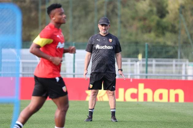 Franck HAISE (entraineur RC Lens) lors de l entrainement d avant-match de Ligue des Champions entre le RC Lens et Arsenal, le 2 octobre 2023 FOOTBALL : RC LENS vs ARSENAL - LIGUE DES CHAMPIONS - ENTRAINEMENT LENS AVANT-MATCH - 02 10 2023 LaurentSanson Panoramic 