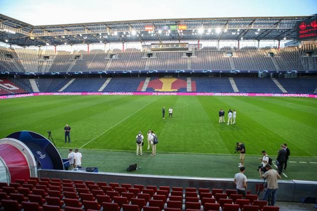 SOCCER - UEFA CL, RBS vs Sociedad SALZBURG,AUSTRIA,02.OCT.23 - SOCCER - UEFA Champions League, group stage, Red Bull Salzburg vs Real Sociedad, preview, pitch inspection Sociedad. Image shows an overview.  GEPAxpictures xMathiasxMandl