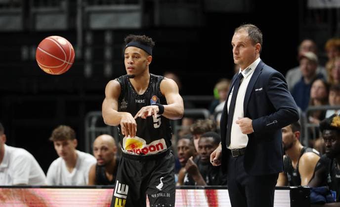Marques Townes, Trainer Nikola Markovic Aktion Oberkörper Basketball BBL Bundesliga Herren 2.Spieltag Saison 2023 2024 02.10.2023 ALBA Berlin vs HAKRO Merlins Crailsheim