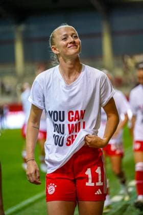 Lea Schüller (11 Bayern) beim Google Pixel Frauen Bundesligaspiel FC Bayern München - 1. FC Köln am 02.10.2023. München FC Bayern Campus Bayern Deutschland