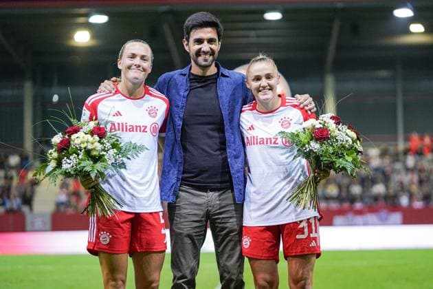 Magdalena Eriksson (5 FC Bayern) und Georgia Stanway (31 FC Bayern) werden für ihre erfolgreiche WM geehrt beim Google Pixel Frauen Bundesligaspiel FC Bayern München - 1. FC Köln am 02.10.2023. München FC Bayern Campus Bayern Deutschland