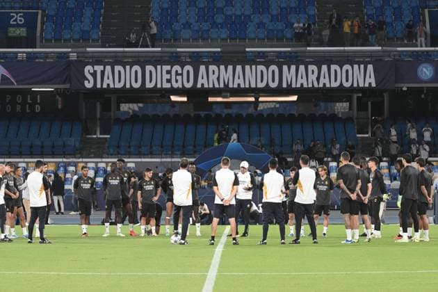 October 2, 2023, NAPOLI: Real Madrid™s Head coach Carlo Ancelotti speaks with team during the training session at Diego Armando Maradona stadium in Naples , Italy 2 october 2023. Real Madrid will face Napoli in their UEFA Champions League Group C soccer match on 3 october 2023 .ANSA CIRO FUSCO UEFA Champions League - SSC Napoli vs Real Madrid CF  - ZUMAa110 20231002_zaf_a110_058 Copyright: xCiroxFuscox