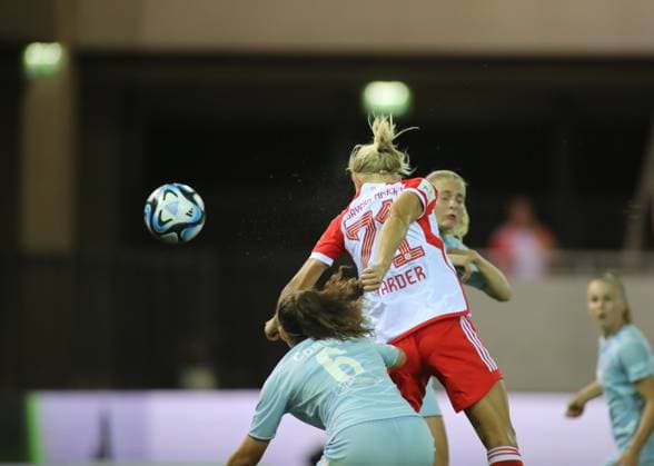 München, Deutschland 02. Oktober 2023: Fussball, FRAUEN, GOOGLE PIXEL FRAUEN-BUNDESLIGA, Saison 2023 2024, FC Bayern München - 1.FC Köln, Campus 1:0 durch Pernille Harder (FC Bayern München) , Tor, Jubel, Kopfball