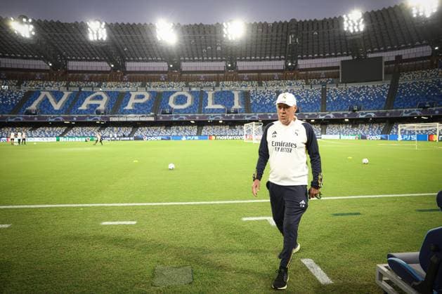 Foto Alessandro Garofalo LaPresse 02 ottobre 2023 Napoli, Italia calcio Champions League 2023 2024 - stadio Diego Armando Maradona allenamento Real Madrid Nella foto: Carlo Ancelotti allenatore (Real Madrid FC); 02 October 2023 Naples, Italy sport football Champions League 2023 2024 - Diego Armando Maradona stadium training session Real Madrid In the picture:Carlo Ancelotti coach (Real Madrid FC);  Copyright: xAlessandroxGarofalo LaPressex