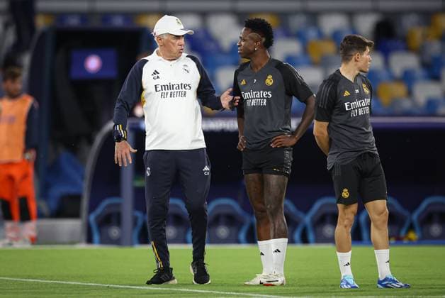 Foto Alessandro Garofalo LaPresse 02 ottobre 2023 Napoli, Italia calcio Champions League 2023 2024 - stadio Diego Armando Maradona allenamento Real Madrid Nella foto: Carlo Ancelotti allenatore (Real Madrid FC); Vinicius Junior (Real Madrid FC); 02 October 2023 Naples, Italy sport football Champions League 2023 2024 - Diego Armando Maradona stadium training session Real Madrid In the picture:Carlo Ancelotti coach (Real Madrid FC); Vinicius Junior (Real Madrid FC);  Copyright: xAlessandroxGarofalo LaPressex