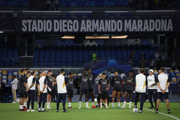 Foto Alessandro Garofalo LaPresse 02 ottobre 2023 Napoli, Italia calcio Champions League 2023 2024 - stadio Diego Armando Maradona allenamento Real Madrid Nella foto: Carlo Ancelotti allenatore (Real Madrid FC); 02 October 2023 Naples, Italy sport football Champions League 2023 2024 - Diego Armando Maradona stadium training session Real Madrid In the picture:Carlo Ancelotti coach (Real Madrid FC);  Copyright: xAlessandroxGarofalo LaPressex