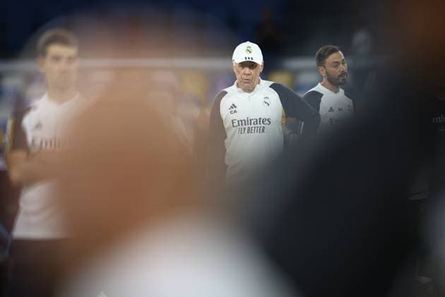 Foto Alessandro Garofalo LaPresse 02 ottobre 2023 Napoli, Italia calcio Champions League 2023 2024 - stadio Diego Armando Maradona allenamento Real Madrid Nella foto: Carlo Ancelotti allenatore (Real Madrid FC); 02 October 2023 Naples, Italy sport football Champions League 2023 2024 - Diego Armando Maradona stadium training session Real Madrid In the picture:Carlo Ancelotti coach (Real Madrid FC);  Copyright: xAlessandroxGarofalo LaPressex